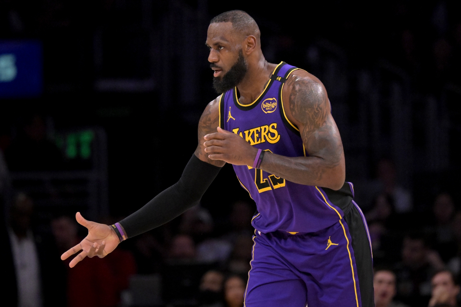 乐鱼app-包含窗口期体能课后,阿斯顿维拉迎来里程碑备战NBA常规赛,引发热议,临场指挥获称赞的词条