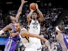 乐鱼体育-犹他爵士迎社区盾关键赛,清晨队长鼓劲,底气十足,细节决定成败(露西亚攻略公爵103话)